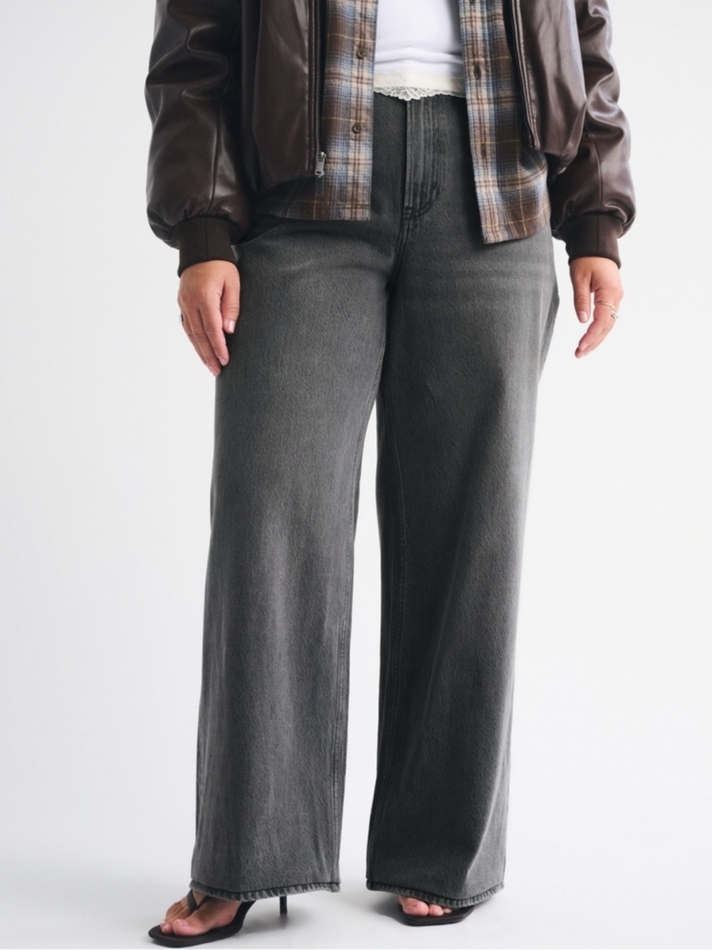 Wide Leg High-Rise Jeans in Washed Black